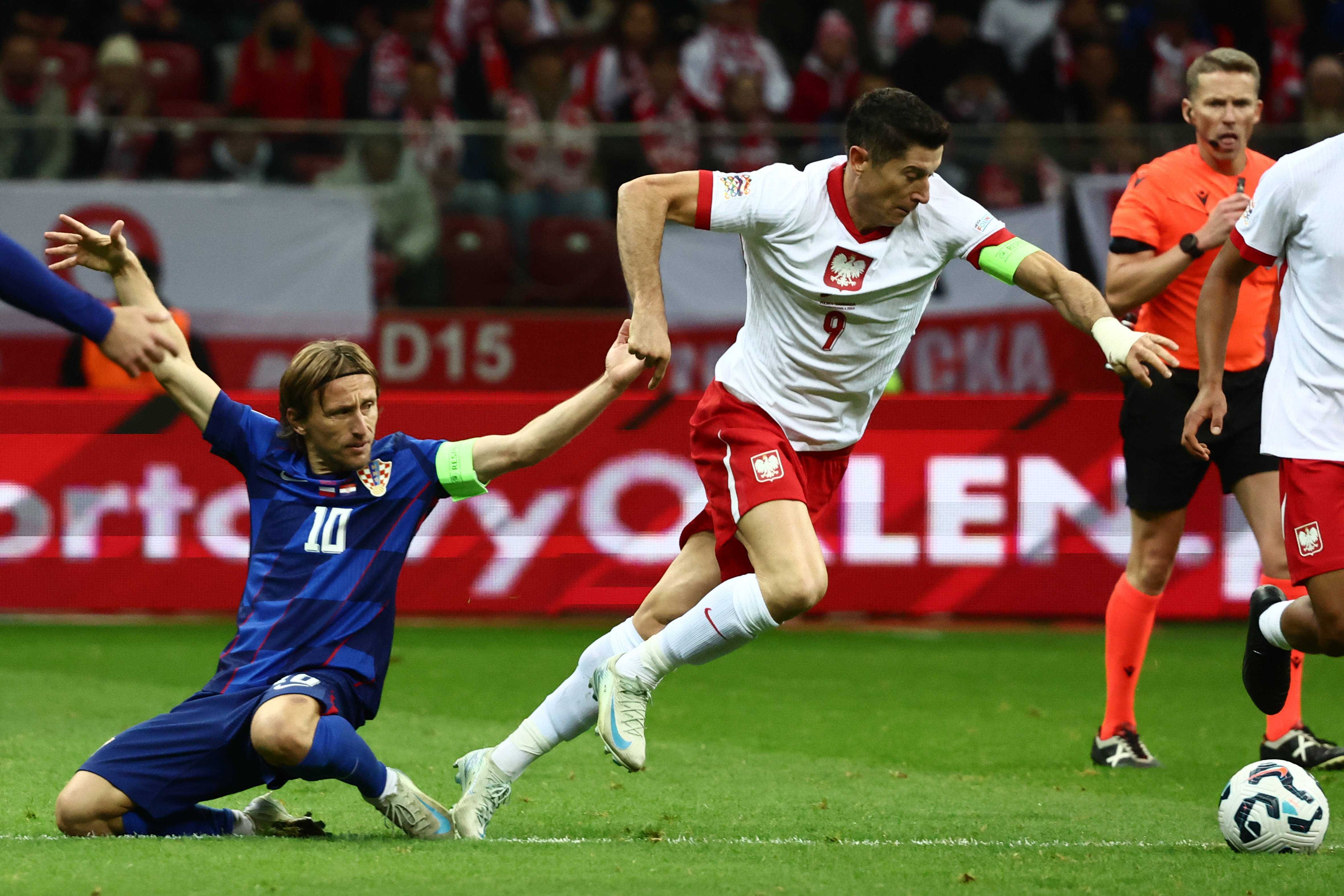 Polonia - Croația, ce meci! Oaspeții au marcat 3 goluri &icirc;n 7 minute, apoi portarul Dominik Livakovic a primit roșu direct